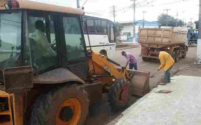 Semusb atua em diversas frentes de trabalho para garantir cidade limpa após passagem de blocos