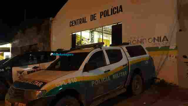 Monitorado por tornozeleira é preso após espancar e riscar a esposa com faca durante bebedeira