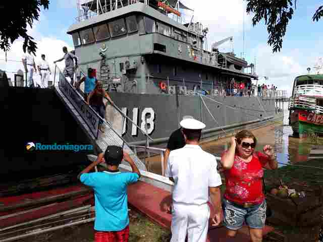 Navio hospital da Marinha realiza atendimentos a ribeirinhos em Rondônia