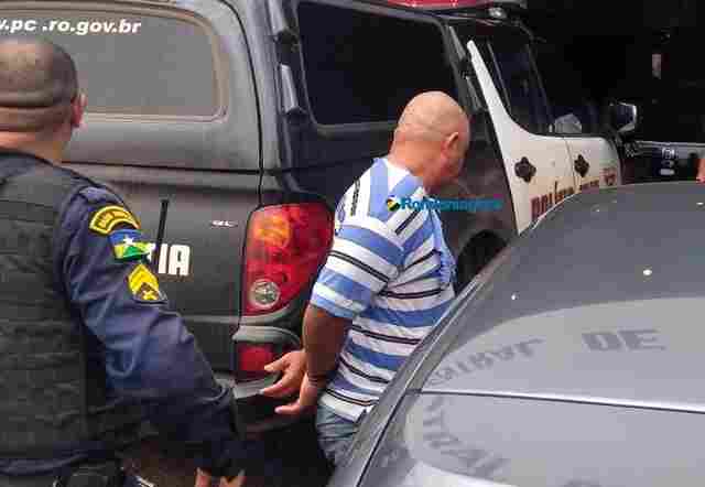 Família retira traficante algemado de camburão da PM; pai e filha são detidos em Porto Velho