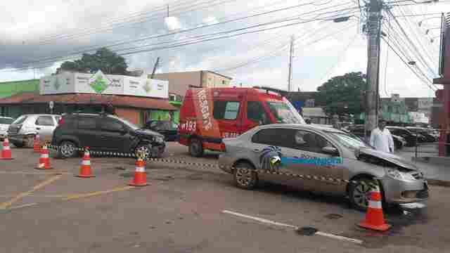 Quatro pessoas ficam feridas após colisão entre dois carros na Duque de Caxias em Porto Velho