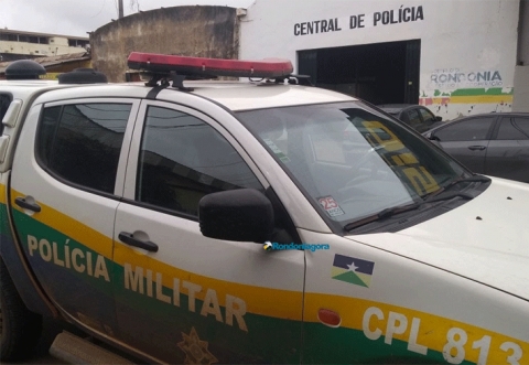 Mulher é presa após deixar filhas de 7, 3 e 2 anos sozinhas em casa para ir à boate