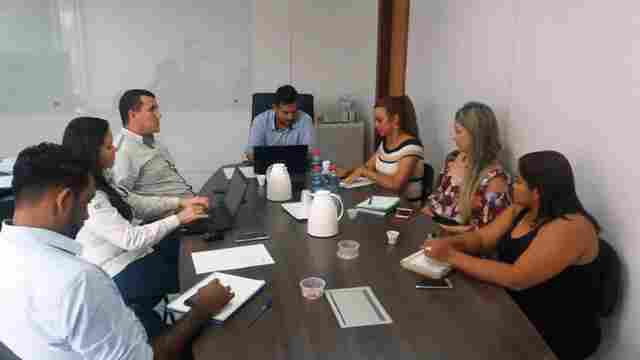 Prefeitura receberá ônibus para transportar professores da capital aos distritos