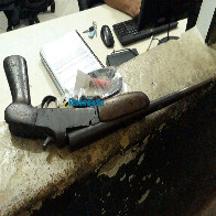 Jovem é flagrado com espingarda e confessa que iria praticar assaltos