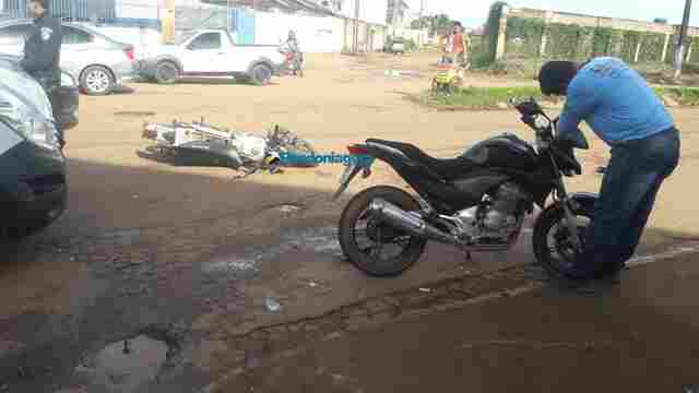 Motos colidem frontalmente e duas pessoas ficam feridas em Porto Velho