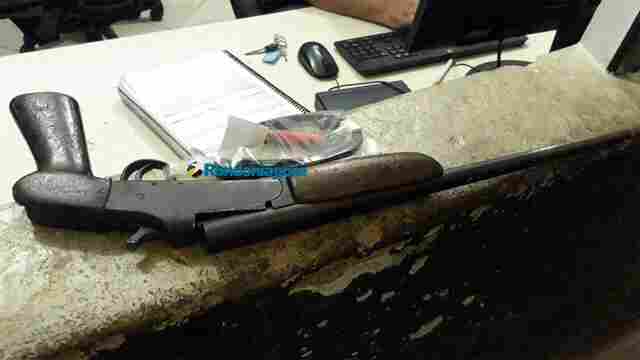 Jovem é flagrado com espingarda e confessa que iria praticar assaltos