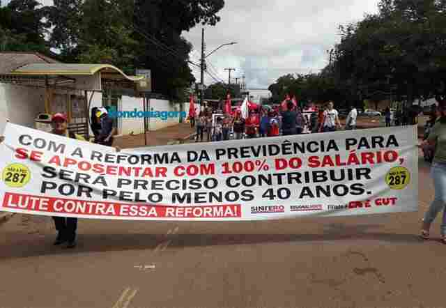 Trabalhadores de várias categorias fazem ato contra reforma da previdência, em Rondônia