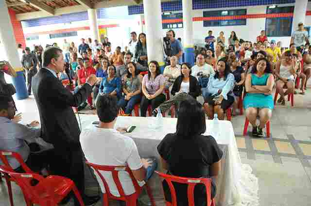 Prefeito inaugura a primeira escola infantil de sua gestão