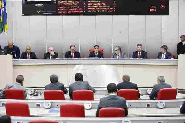 Assembleia Legislativa reabre os trabalhos com a presença de chefe dos poderes