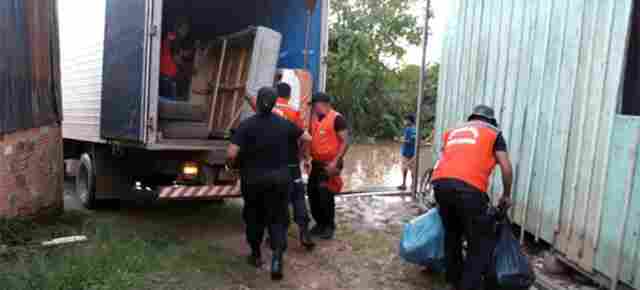 Sete famílias são retiradas de áreas alagadas pelo Rio Madeira em Porto Velho
