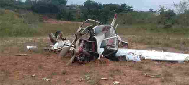 Avião cai em Manaus e mata três pessoas; outras estão feridas, dizem bombeiros