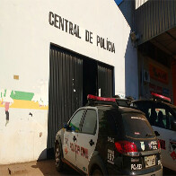 Bandido é flagrado invadindo casa e é espancado por populares