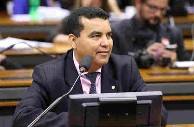 Fim da Reforma da Previdência comemorada por Lindomar Garçon