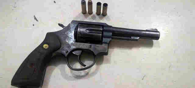 Dupla armada faz roubos em pontos diferentes da Capital, mas acaba presa após perseguição