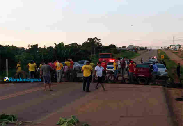 Taxistas bloqueiam BR-425 em protesto por mais segurança