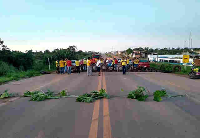 Taxistas liberam BR-425 após mais de seis horas de protesto por segurança