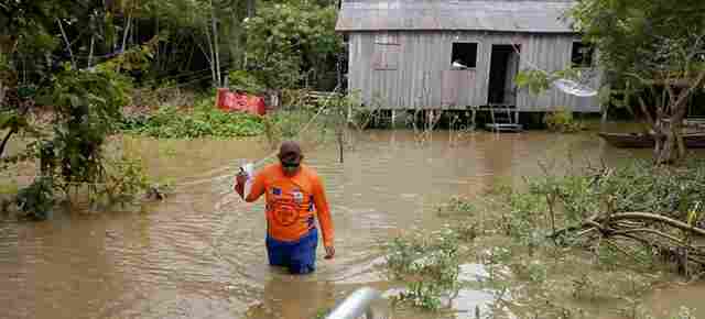 Prefeitura auxilia famílias  atingidas pela cheia do Madeira
