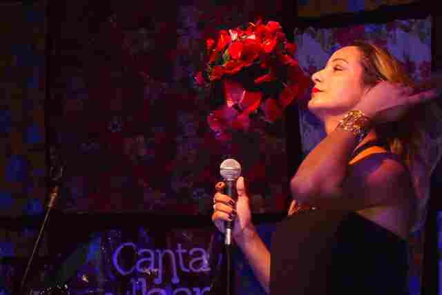 Canta Mulher 2018: Jornalista-cantora, Vanessa Farias fala da experiência de subir ao palco