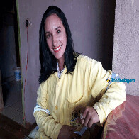 Gari fala do amor &agrave; profiss&atilde;o e diz que gosta de estar bonita e maquiada para o trabalho