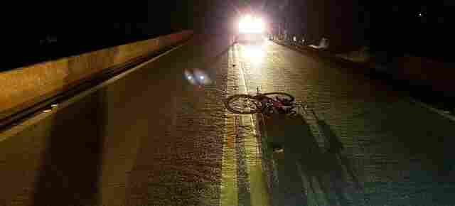 Ciclista é atropelado por caminhão na BR-364