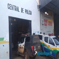 Menor é espancado por populares após roubar celulares com mais dois comparsas