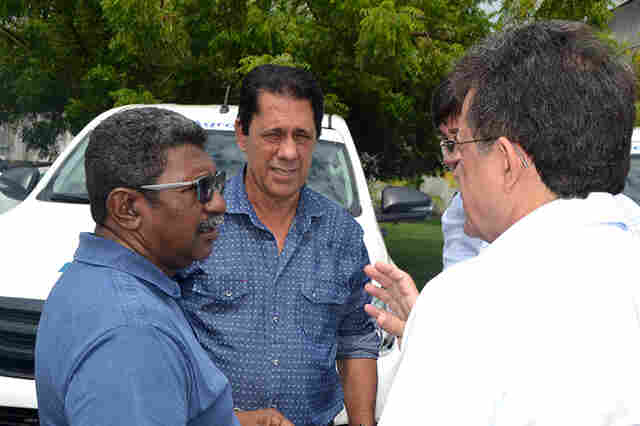 Deputado Só na Bença prestigia entrega de 3 caminhonetas na regional da Idaron em Pimenta Bueno