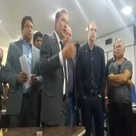 Táxi compartilhado: Prefeito vai à Câmara, conversa com taxistas e marca reunião para quinta-feira
