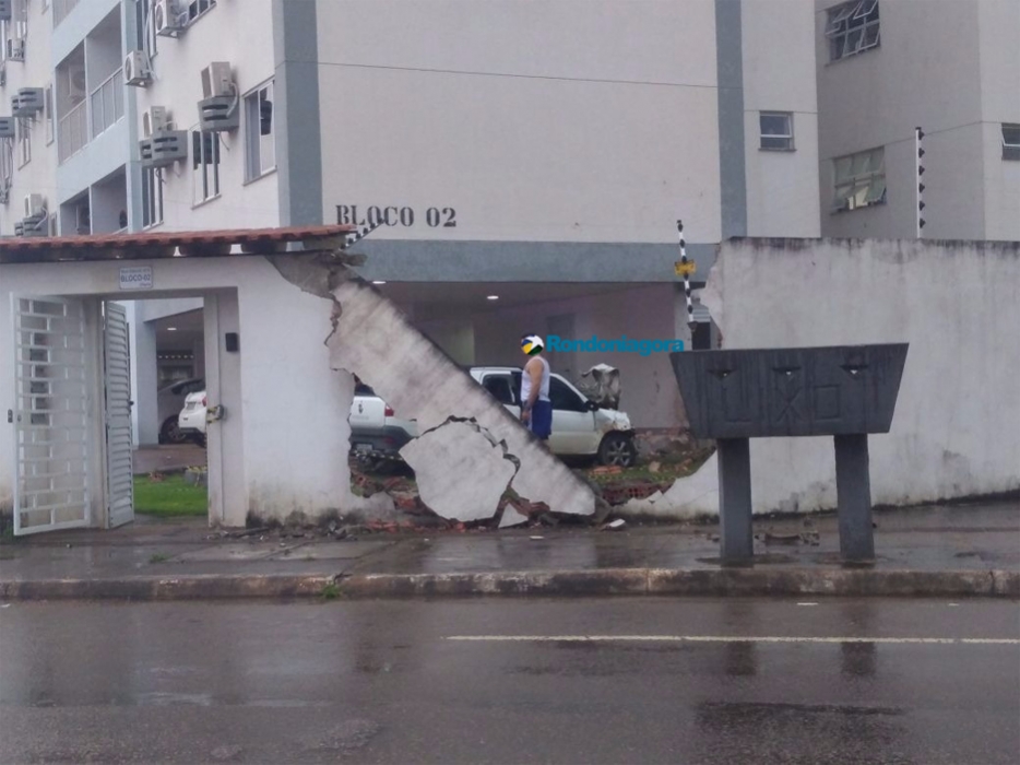 Policial civil morre em grave acidente após colidir carro em muro de vila militar