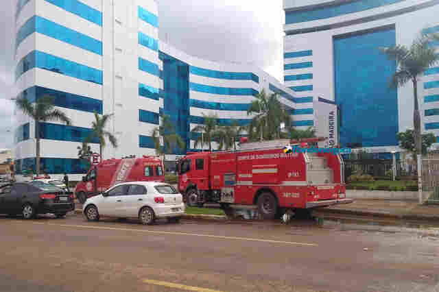 Servidores ficam presos em elevador do CPA, em Porto Velho