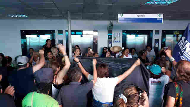 Depois de 12 horas de ocupação, trabalhadores em educação deixam o prédio da Seduc em Porto Velho