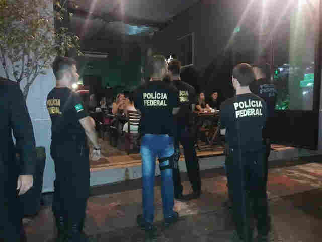 PF fiscaliza seguranças que trabalham em casas noturnas da Capital