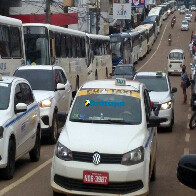Vídeo e fotos: Grevistas estacionam ônibus na 7 de Setembro e D. Pedro e protestam na Prefeitura