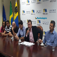 Táxi lotação só existirá por aplicativo, explica prefeito ao condenar greve no transporte coletivo