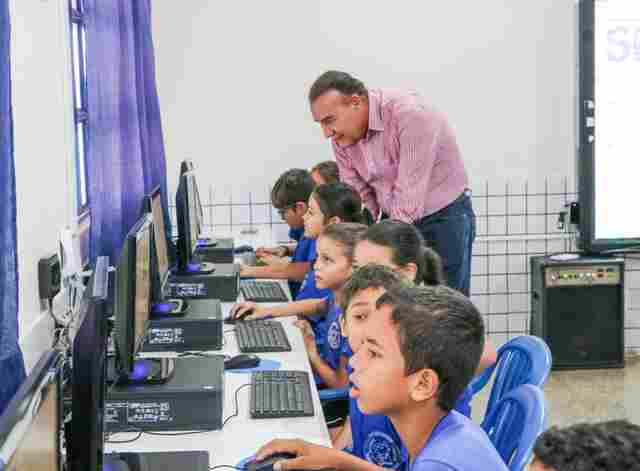 Prefeitura de Ji-Paraná entrega laboratórios de informática para as escolas
