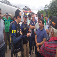 Vídeo: Manifestantes da educação liberam a BR-364 por uma hora em Candeias