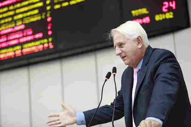 Airton Gurgacz requer informações sobre implantação de ensino a distância