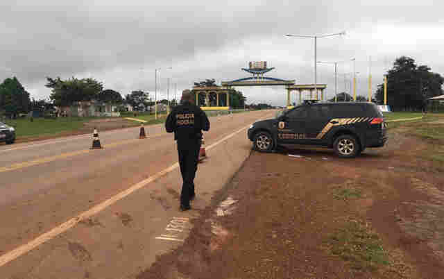 PF fecha entrada e saída de Humaitá para prender criminosos que incendiaram Ibama, ICMBio e Incra