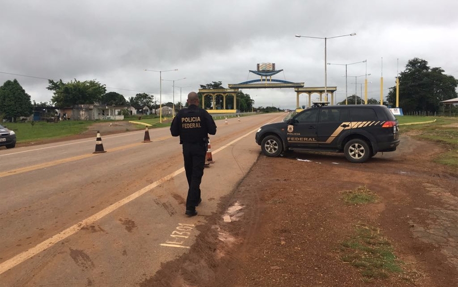 PF fecha entrada e saída de Humaitá para prender criminosos que incendiaram Ibama, ICMBio e Incra