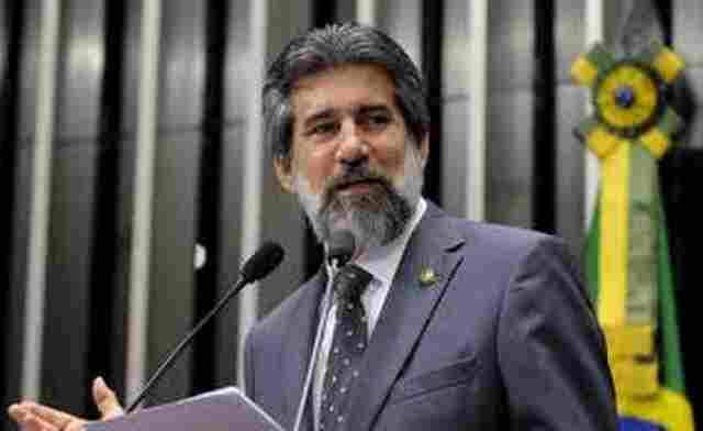 Raupp pede abertura de diálogo entre Governo e professores