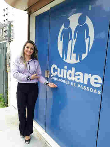 Empresa especializada em cuidar de pessoas realiza ação social no domingo de Páscoa