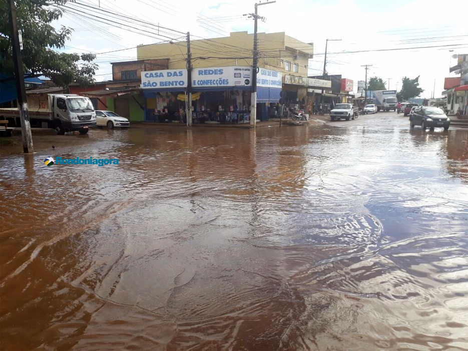 Águas do Madeira já invadem ruas da região central de Porto Velho; fotos