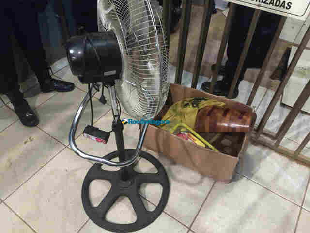 Dupla é presa tentando vender produtos furtados de loja na capital