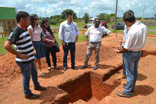 Deputado Só na Bença visita início da construção de Capela Mortuária em Urupá