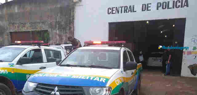 Vítima e vizinhos detêm homem tentando furtar carro em residência