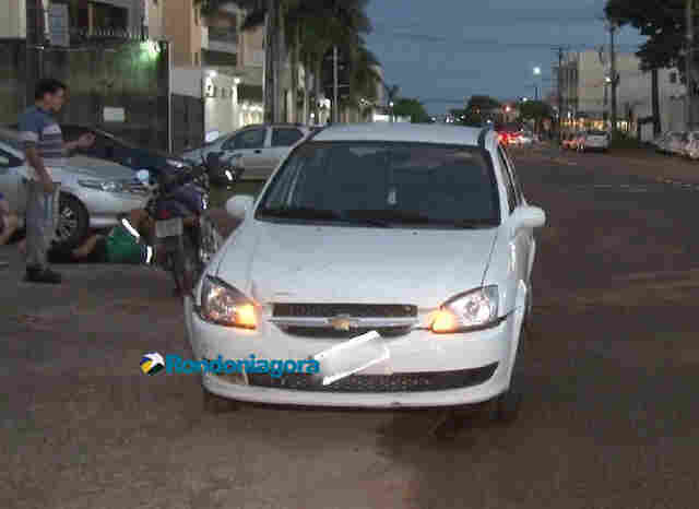 Motociclista fica ferido após colisão com carro em Porto Velho
