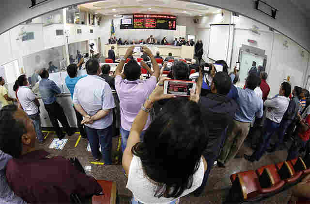 Assembleia aprova projeto que extingue áreas de proteção ambiental para elevar cota da Usina de Santo Antônio