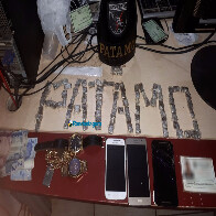 Jovem e quatro adolescentes são flagrados com quase 90 porções de maconha