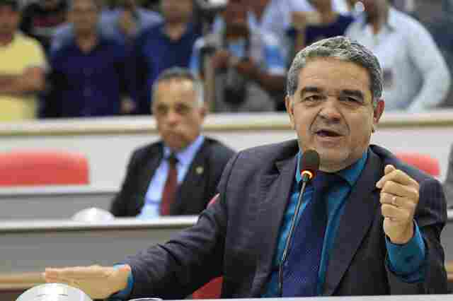 Aélcio da TV apresenta projeto de lei que determina horários fixos para empresas entregarem mercadorias