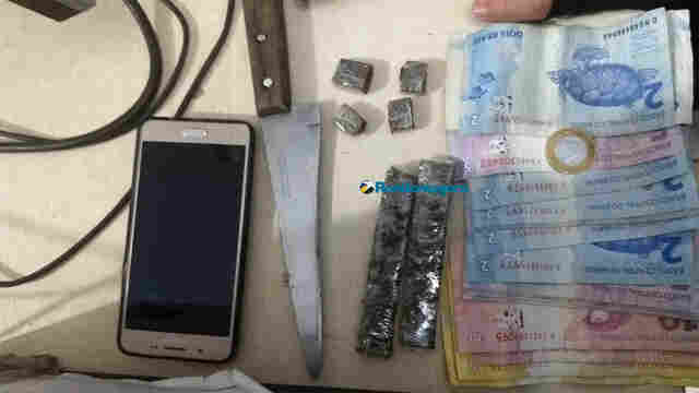 Após denúncia, jovem é flagrado vendendo droga na capital