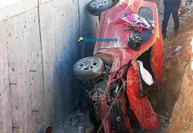 Três criminosos são presos após roubarem mulher e capotarem carro na BR-364; motociclistas ainda foram atropelados